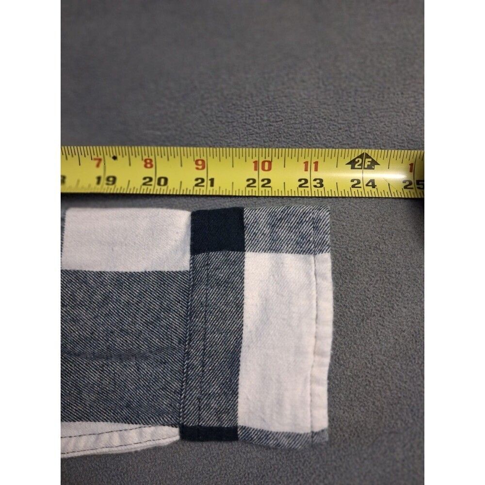 Men’s Black White Buffalo Plaid Flannel Button Down Shirt - Picture 9 of 11